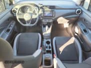 ✅ 2025 Nissan Versa S • VIN: 3N1CN8DVXSL831551 • Lot: 90045805. Wystawiony na Copart z przebiegiem 10 679 mil. Bezpłatny archiwum sprzedaży aukcyjnych z USA i szczegółowy raport historii pojazdu na DreamBid. Zdjęcie 8.