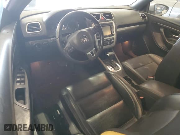 ✅ 2010 Volkswagen Eos Komfort • VIN: WVWBA7AH6AV021037 • Лот: 67380095. Опубликован ранее на Copart с пробегом 121 184 миль. Бесплатный доступ к архиву аукционных продаж из США и подробный отчёт об истории автомобиля на DreamBid. Изображение 8.