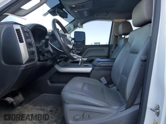 ✅ 2019 Chevrolet Silverado 2500HD LTZ • VIN: 1GC1KTEG2KF187036 • Lot: 52539995. Wystawiony na Copart z przebiegiem 106 609 mil. Bezpłatny archiwum sprzedaży aukcyjnych z USA i szczegółowy raport historii pojazdu na DreamBid. Zdjęcie 7.