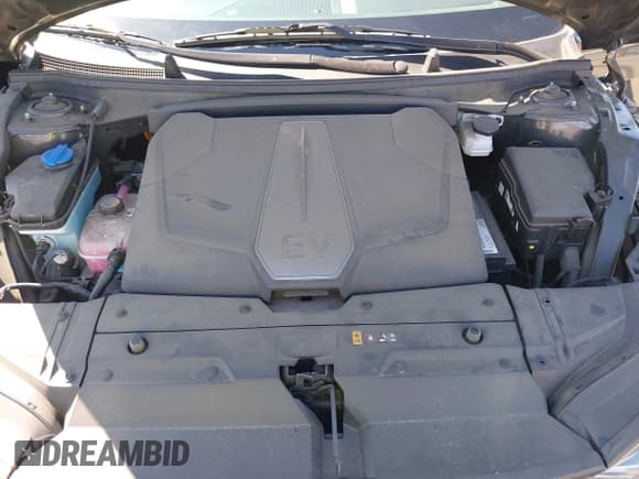 ✅ 2022 Kia EV6 Wind • VIN: KNDC34LA1N5043756 • Lot: 42702793. Wystawiony na IAAI z przebiegiem 61 238 mil. Bezpłatny archiwum sprzedaży aukcyjnych z USA i szczegółowy raport historii pojazdu na DreamBid. Zdjęcie 10.