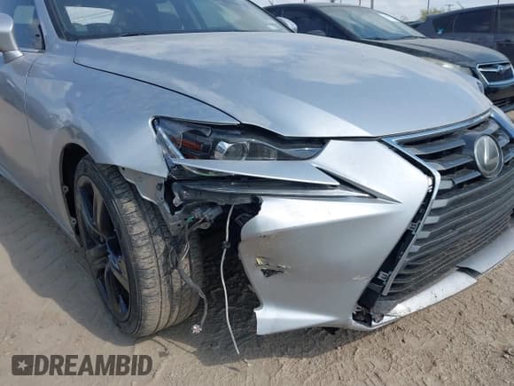 ✅ 2017 Lexus IS 200t • VIN: JTHBA1D23H5059662 • Lot: 43470484. Wystawiony na IAAI z przebiegiem 71 518 mil. Bezpłatny archiwum sprzedaży aukcyjnych z USA i szczegółowy raport historii pojazdu na DreamBid. Zdjęcie 6.