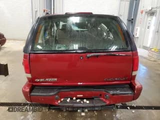 ✅ 1998 Chevrolet Blazer • VIN: 1GNDT13W6WK110683 • Lot: 61535705. Wystawiony na Copart z przebiegiem Nie podano. Bezpłatny archiwum sprzedaży aukcyjnych z USA i szczegółowy raport historii pojazdu na DreamBid. Zdjęcie 6.