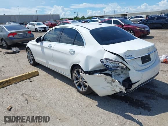 ✅ 2016 Mercedes-Benz C 300 • VIN: 55SWF4JBXGU118633 • Lot: 43262872. Listed on IAAI with 62,275 mi. Free auction sales archive from the USA and detailed vehicle history report at DreamBid. Image 3.