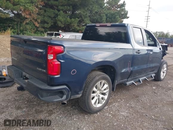 ✅ 2020 Chevrolet Silverado 1500 Custom • VIN: 1GCRWBEHXLZ319812 • Lot: 43026054. Wystawiony na IAAI z przebiegiem 43 899 mil. Bezpłatny archiwum sprzedaży aukcyjnych z USA i szczegółowy raport historii pojazdu na DreamBid. Zdjęcie 4.