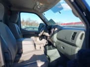 ✅ 2018 Nissan NV Cargo SV • VIN: 1N6BF0KY6JN810843 • Lot: 41498664. Wystawiony na IAAI z przebiegiem 121 072 mil. Bezpłatny archiwum sprzedaży aukcyjnych z USA i szczegółowy raport historii pojazdu na DreamBid. Zdjęcie 5.