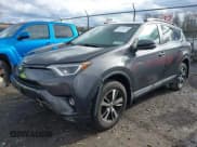 ✅ 2018 Toyota RAV4 XLE • VIN: 2T3RFREV0JW750560 • Лот: 43702954. Опубликован ранее на IAAI с пробегом 76 437 миль. Бесплатный доступ к архиву аукционных продаж из США и подробный отчёт об истории автомобиля на DreamBid. Изображение 2.