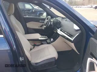 ✅ 2025 BMW X1 xDrive28i • VIN: WBX73EF03S5137193 • Лот: 43548628. Опубликован ранее на IAAI с пробегом 5 399 миль. Бесплатный доступ к архиву аукционных продаж из США и подробный отчёт об истории автомобиля на DreamBid. Изображение 5.