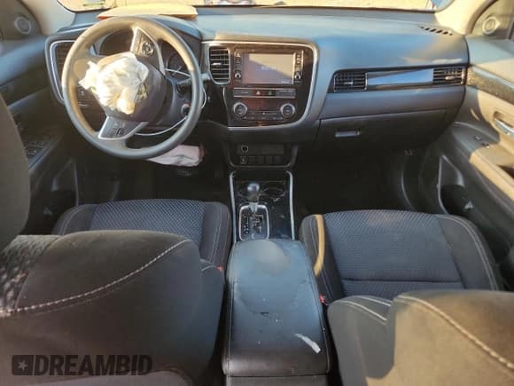 ✅ 2019 Mitsubishi Outlander ES • VIN: JA4AD2A36KZ028889 • Lot: 80701105. Wystawiony na Copart z przebiegiem 128 683 mil. Bezpłatny archiwum sprzedaży aukcyjnych z USA i szczegółowy raport historii pojazdu na DreamBid. Zdjęcie 8.