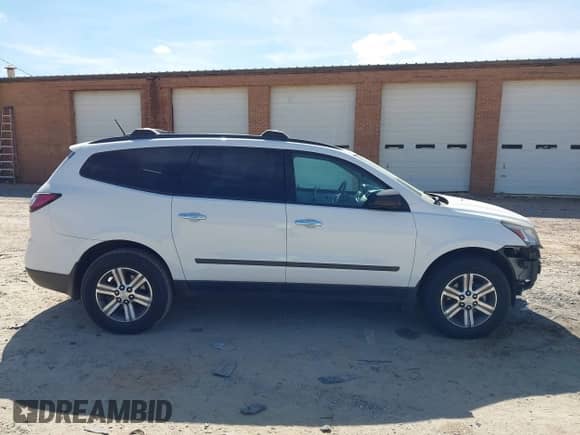 2017 Chevrolet Traverse LS z VIN 1GNKRFKD2HJ260138, wystawiony jako IAAI lot #43365257 z przebiegiem 85 179 mil mil oraz . Historia ofert i sprzedaży dostępna na DreamBid. Obrazek 14.