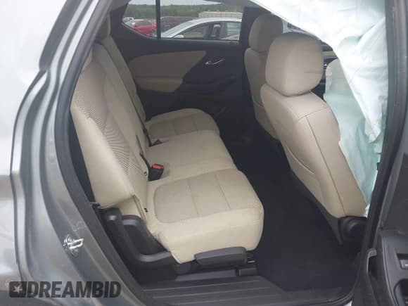 ✅ 2023 Chevrolet Traverse LS • VIN: 1GNERFKW7PJ184445 • Lot: 43142536. Wystawiony na IAAI z przebiegiem 56 715 mil. Bezpłatny archiwum sprzedaży aukcyjnych z USA i szczegółowy raport historii pojazdu na DreamBid. Zdjęcie 8.