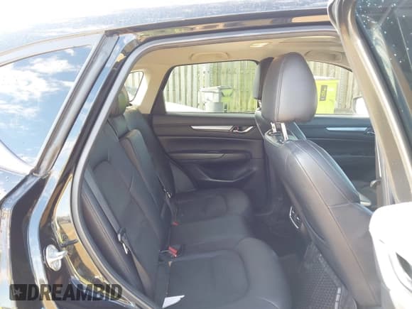 ✅ 2018 Mazda CX-5 Touring • VIN: JM3KFBCM4J0300781 • Lot: 43789902. Wystawiony na IAAI z przebiegiem 82 833 mil. Bezpłatny archiwum sprzedaży aukcyjnych z USA i szczegółowy raport historii pojazdu na DreamBid. Zdjęcie 8.