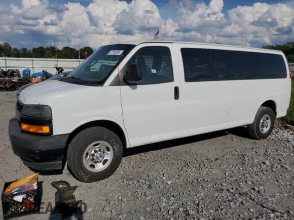 ✅ 2019 Chevrolet Express Passenger LS • VIN: 1GAZGNFP5K1311577 • Lot: 67138765. Listed on Copart with 271,218 mi. Free auction sales archive from the USA and detailed vehicle history report at DreamBid. Image 1.