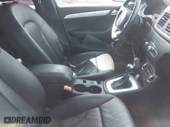 ✅ 2015 Audi Q3 Prestige • VIN: WA1GFCFS6FR009243 • Lot: 43144890. Wystawiony na IAAI z przebiegiem 127 834 mil. Bezpłatny archiwum sprzedaży aukcyjnych z USA i szczegółowy raport historii pojazdu na DreamBid. Zdjęcie 5.