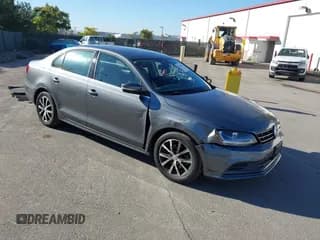 ✅ 2018 Volkswagen Jetta SE • VIN: 3VWDB7AJ9JM228389 • Lot: 43443824. Wystawiony na IAAI z przebiegiem 70 467 mil. Bezpłatny archiwum sprzedaży aukcyjnych z USA i szczegółowy raport historii pojazdu na DreamBid. Zdjęcie 1.