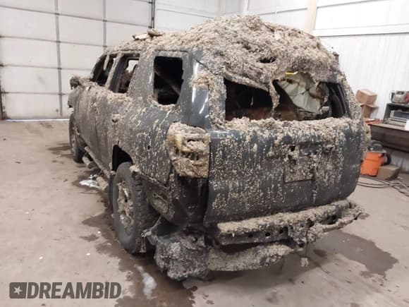 ✅ 2019 Toyota 4Runner SR5 • VIN: JTEBU5JR2K5612032 • Lot: 41379897. Listed on IAAI with 105,170 mi. Free auction sales archive from the USA and detailed vehicle history report at DreamBid. Image 3.