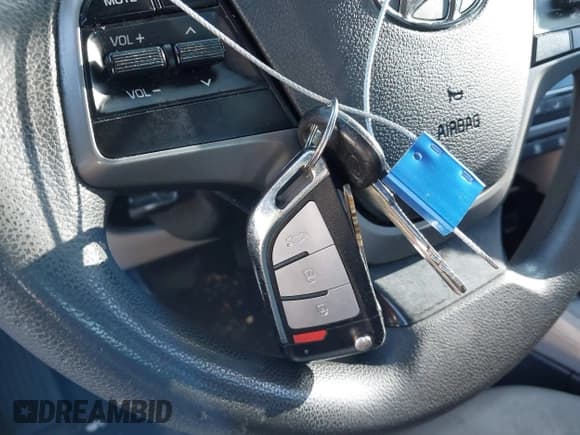 ✅ 2017 Hyundai Elantra SE • VIN: 5NPD74LF3HH183140 • Lot: 43226352. Listed on IAAI with 155,718 mi. Free auction sales archive from the USA and detailed vehicle history report at DreamBid. Image 11.