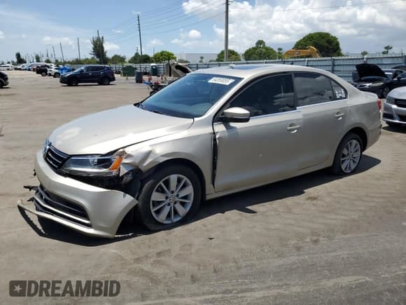 ✅ 2015 Volkswagen Jetta SE • VIN: 3VWD07AJ4FM410580 • Lot: 64069055. Listed on Copart with 75,091 mi. Free auction sales archive from the USA and detailed vehicle history report at DreamBid. Image 1.