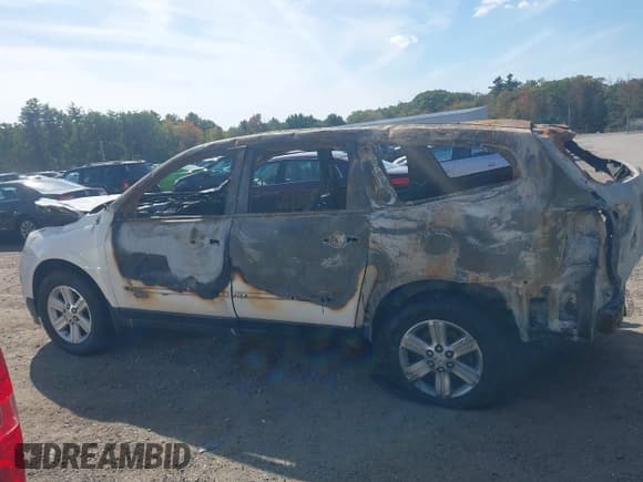 ✅ 2014 Chevrolet Traverse LT • VIN: 1GNKVGKD3EJ270710 • Lot: 43323793. Wystawiony na IAAI z przebiegiem Nie podano. Bezpłatny archiwum sprzedaży aukcyjnych z USA i szczegółowy raport historii pojazdu na DreamBid. Zdjęcie 11.