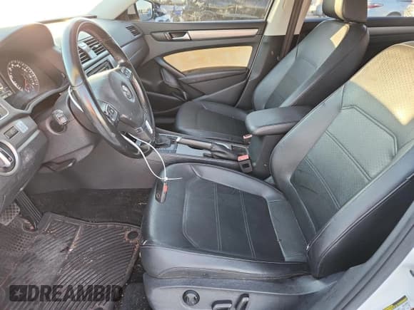 ✅ 2015 Volkswagen Passat SE • VIN: 1VWBV7A3XFC104317 • Лот: 87199975. Опубликован ранее на Copart с пробегом 138 952 миль. Бесплатный доступ к архиву аукционных продаж из США и подробный отчёт об истории автомобиля на DreamBid. Изображение 7.