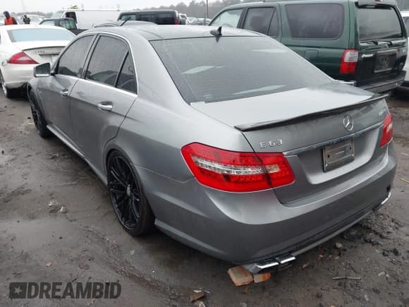 ✅ 2010 Mercedes-Benz E 63 AMG • VIN: WDDHF7HB5AA061930 • Лот: 41532150. Опубликован ранее на IAAI с пробегом 177 083 миль. Бесплатный доступ к архиву аукционных продаж из США и подробный отчёт об истории автомобиля на DreamBid. Изображение 3.