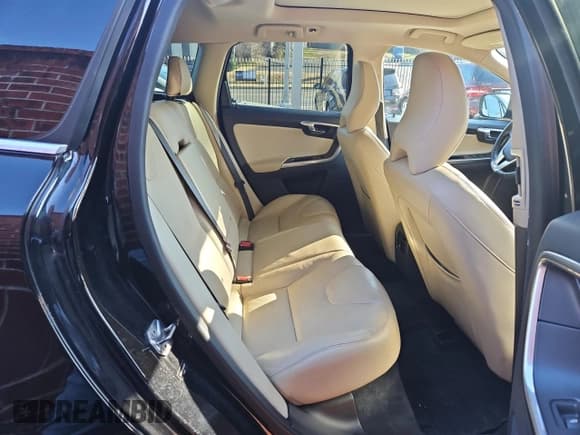 ✅ 2016 Volvo XC60 T5 Drive-E Premier • VIN: YV440MDK8G2853679 • Lot: 86517944. Wystawiony na Copart z przebiegiem 162 573 mil. Bezpłatny archiwum sprzedaży aukcyjnych z USA i szczegółowy raport historii pojazdu na DreamBid. Zdjęcie 6.