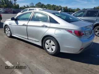 2012 Hyundai Sonata Hybrid z VIN KMHEC4A46CA034105, wystawiony jako IAAI lot #43371665 z przebiegiem 159 568 mil mil oraz . Historia ofert i sprzedaży dostępna na DreamBid. Obrazek 3.