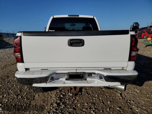 ✅ 2006 Chevrolet Silverado 2500HD Work Truck • VIN: 1GCHK29266E126615 • Lot: 43231365. Wystawiony na Copart z przebiegiem 286 060 mil. Bezpłatny archiwum sprzedaży aukcyjnych z USA i szczegółowy raport historii pojazdu na DreamBid. Zdjęcie 6.