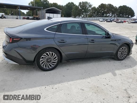 ✅ 2025 Hyundai Sonata Limited • VIN: KMHL54JJ3SA103001 • Лот: 81718025. Опубликован ранее на Copart с пробегом 12 817 миль. Бесплатный доступ к архиву аукционных продаж из США и подробный отчёт об истории автомобиля на DreamBid. Изображение 3.