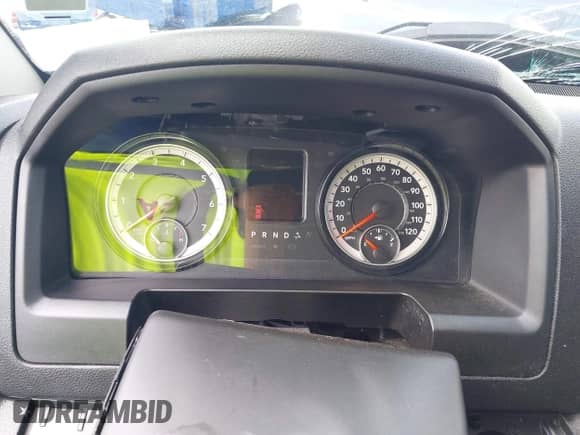 2024 Ram 1500 SLT z VIN 1C6RR6GG9RS135957, wystawiony jako IAAI lot #42376753 z przebiegiem 28 240 mil mil oraz . Historia ofert i sprzedaży dostępna na DreamBid. Obrazek 7.