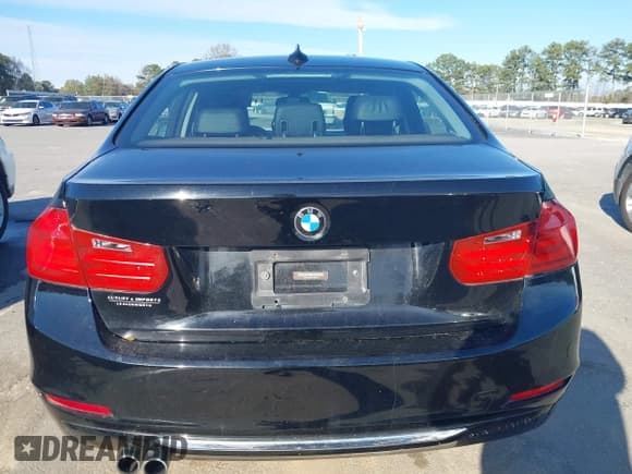 ✅ 2013 BMW 3 Series 328i xDrive • VIN: WBA3B5C50DJ598454 • Lot: 43908625. Wystawiony na IAAI z przebiegiem 141 000 mil. Bezpłatny archiwum sprzedaży aukcyjnych z USA i szczegółowy raport historii pojazdu na DreamBid. Zdjęcie 16.