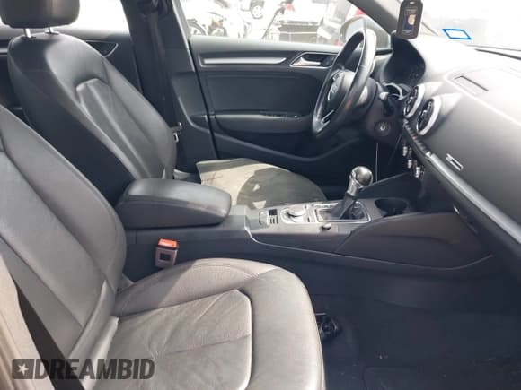 ✅ 2018 Audi A3 Premium • VIN: WAUAUHFF9J1054716 • Лот: 42751907. Опубликован ранее на IAAI с пробегом 134 467 миль. Бесплатный доступ к архиву аукционных продаж из США и подробный отчёт об истории автомобиля на DreamBid. Изображение 5.