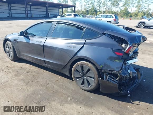 ✅ 2024 Tesla Model 3 • VIN: 5YJ3E1EA7RF762374 • Lot: 43613297. Wystawiony na IAAI z przebiegiem 19 720 mil. Bezpłatny archiwum sprzedaży aukcyjnych z USA i szczegółowy raport historii pojazdu na DreamBid. Zdjęcie 3.