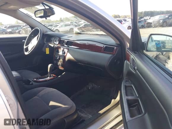 2009 Chevrolet Impala LS z VIN 2G1WB57KX91284546, wystawiony jako IAAI lot #43020374 z przebiegiem 161 178 mil mil oraz . Historia ofert i sprzedaży dostępna na DreamBid. Obrazek 5.