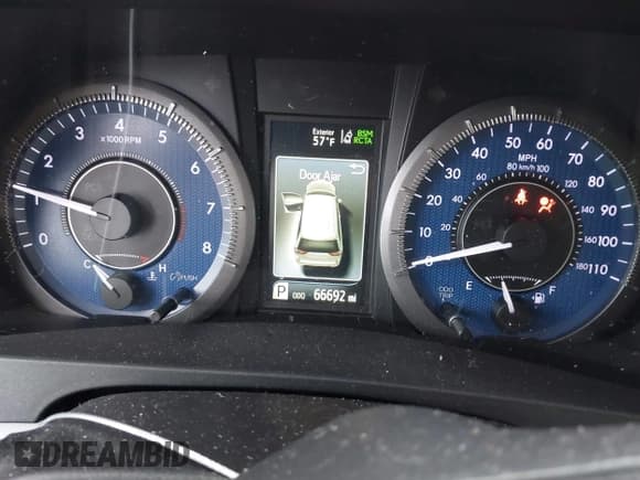 ✅ 2018 Toyota Sienna XLE • VIN: 5TDDZ3DCXJS199733 • Lot: 41357266. Listed on IAAI with 66,692 mi. Free auction sales archive from the USA and detailed vehicle history report at DreamBid. Image 7.