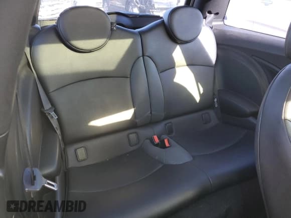 ✅ 2007 MINI Hardtop S • VIN: WMWMF73587TL84518 • Lot: 81157875. Listed on Copart with 93,154 mi. Free auction sales archive from the USA and detailed vehicle history report at DreamBid. Image 10.