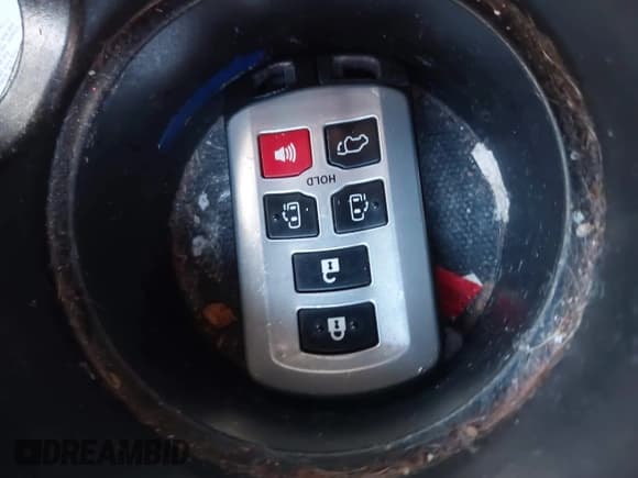 ✅ 2016 Toyota Sienna XLE • VIN: 5TDYK3DCXGS762035 • Lot: 41664706. Listed on IAAI with 109,415 mi. Free auction sales archive from the USA and detailed vehicle history report at DreamBid. Image 11.