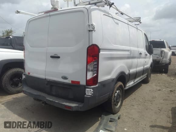✅ 2015 Ford Transit Cargo • VIN: 1FTNR1ZM7FKA45618 • Lot: 42365621. Listed on IAAI with 186,738 mi. Free auction sales archive from the USA and detailed vehicle history report at DreamBid. Image 4.