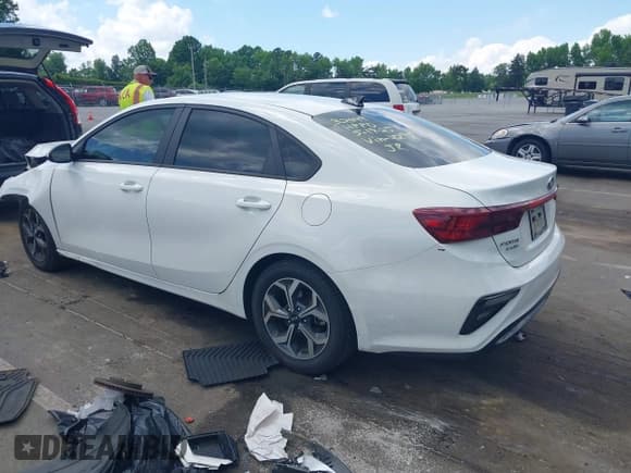 ✅ 2021 Kia Forte LXS • VIN: 3KPF24AD8ME394275 • Lot: 42322720. Listed on IAAI with 62,658 mi. Free auction sales archive from the USA and detailed vehicle history report at DreamBid. Image 3.