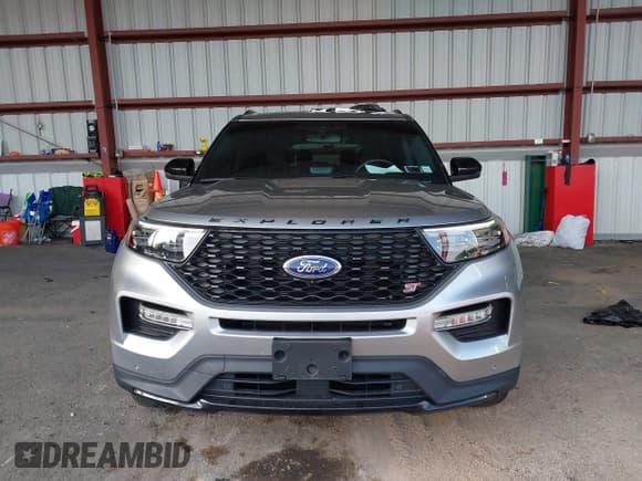 ✅ 2024 Ford Explorer ST • VIN: 1FM5K8GC1RGA80620 • Lot: 42942607. Listed on IAAI with 11,311 mi. Free auction sales archive from the USA and detailed vehicle history report at DreamBid. Image 12.