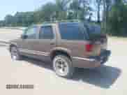 2000 Chevrolet Blazer LS z VIN 1GNCS13W0Y2262721, wystawiony jako IAAI lot #42538224 z przebiegiem Nie podano mil oraz . Historia ofert i sprzedaży dostępna na DreamBid. Obrazek 3.