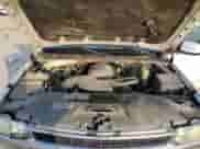 2002 Chevrolet Suburban LT z VIN 3GNEC16Z02G352915, wystawiony jako Copart lot #79873044 z przebiegiem 350 290 mil mil oraz Czysty tytuł • Clean title. Historia ofert i sprzedaży dostępna na DreamBid. Obrazek 12.