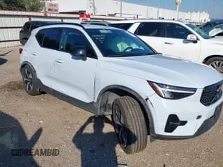 ✅ 2025 Volvo XC40 Plus Dark Theme • VIN: YV4L12UC2S2555370 • Lot: 43551919. Listed on IAAI with 14,654 mi. Free auction sales archive from the USA and detailed vehicle history report at DreamBid. Image 1.