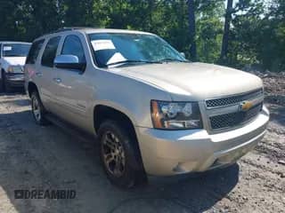 2013 Chevrolet Tahoe LTZ z VIN 1GNSKCE0XDR315541, wystawiony jako IAAI lot #43013892 z przebiegiem 258 862 mil mil oraz . Historia ofert i sprzedaży dostępna na DreamBid. Obrazek 1.