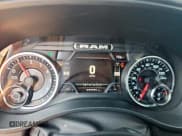 ✅ 2022 Ram 1500 Big Horn • VIN: 1C6RREFT3NN157308 • Lot: 80452495. Wystawiony na Copart z przebiegiem 56 904 mil. Bezpłatny archiwum sprzedaży aukcyjnych z USA i szczegółowy raport historii pojazdu na DreamBid. Zdjęcie 9.