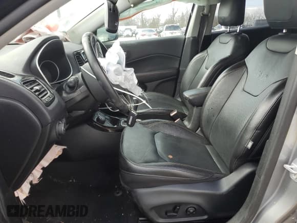 ✅ 2020 Jeep Compass High Altitude • VIN: 3C4NJDCB1LT128083 • Lot: 52598055. Wystawiony na Copart z przebiegiem 46 390 mil. Bezpłatny archiwum sprzedaży aukcyjnych z USA i szczegółowy raport historii pojazdu na DreamBid. Zdjęcie 7.