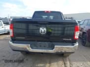 ✅ 2024 Ram 2500 Big Horn • VIN: 3C6UR5DJ5RG275886 • Lot: 43544114. Wystawiony na IAAI z przebiegiem 47 263 mil. Bezpłatny archiwum sprzedaży aukcyjnych z USA i szczegółowy raport historii pojazdu na DreamBid. Zdjęcie 16.