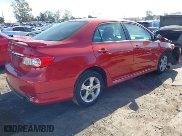 ✅ 2012 Toyota Corolla S • VIN: 5YFBU4EE3CP029883 • Lot: 43782401. Wystawiony na IAAI z przebiegiem 212 390 mil. Bezpłatny archiwum sprzedaży aukcyjnych z USA i szczegółowy raport historii pojazdu na DreamBid. Zdjęcie 4.