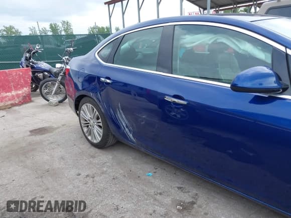 ✅ 2013 Buick Verano • VIN: 1G4PP5SK4D4247019 • Lot: 42199055. Wystawiony na IAAI z przebiegiem 109 925 mil. Bezpłatny archiwum sprzedaży aukcyjnych z USA i szczegółowy raport historii pojazdu na DreamBid. Zdjęcie 6.