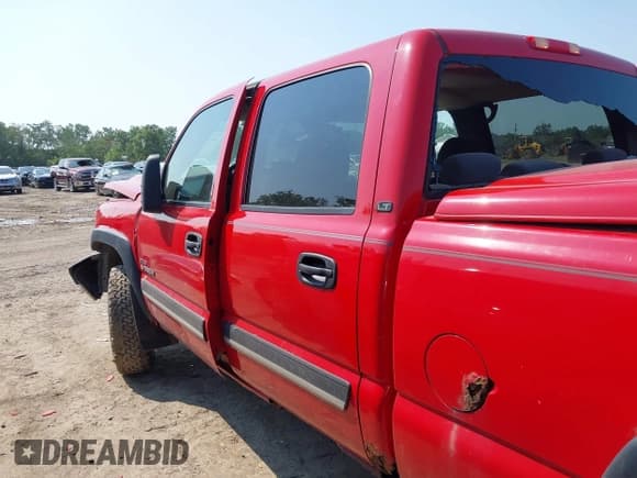 ✅ 2006 Chevrolet Silverado 2500HD LT3 • VIN: 1GCHK232X6F105320 • Лот: 42896488. Опубликован ранее на IAAI с пробегом Не указан. Бесплатный доступ к архиву аукционных продаж из США и подробный отчёт об истории автомобиля на DreamBid. Изображение 14.