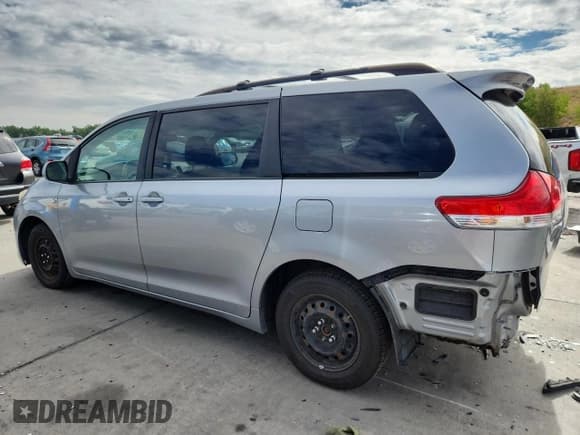✅ 2011 Toyota Sienna Limited • VIN: 5TDDK3DCXBS018331 • Лот: 69045785. Опубликован ранее на Copart с пробегом 213 676 миль. Бесплатный доступ к архиву аукционных продаж из США и подробный отчёт об истории автомобиля на DreamBid. Изображение 2.